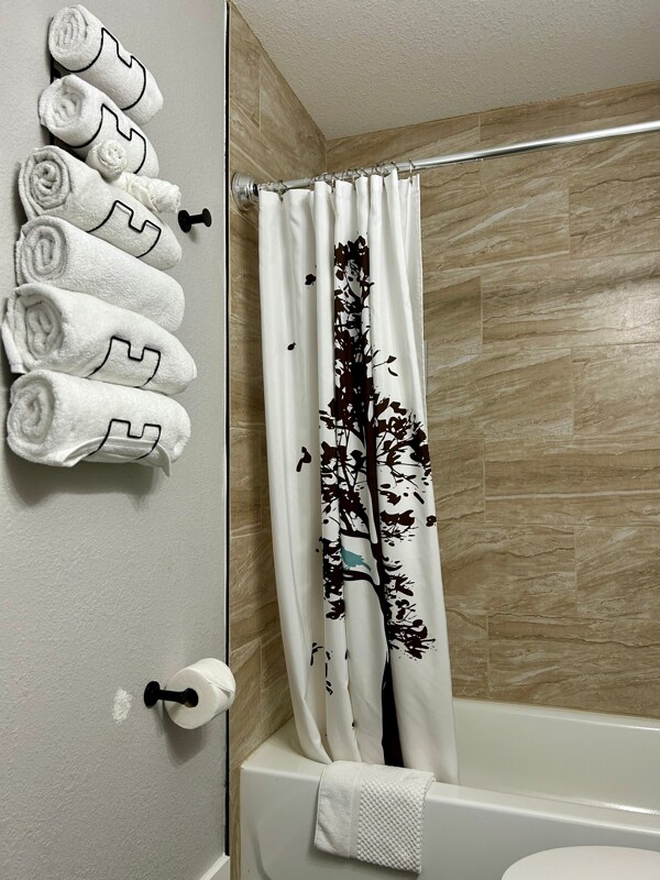 Building Photo - 2216 Pine St