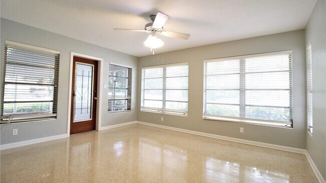 Building Photo - 1001 Brookside Dr