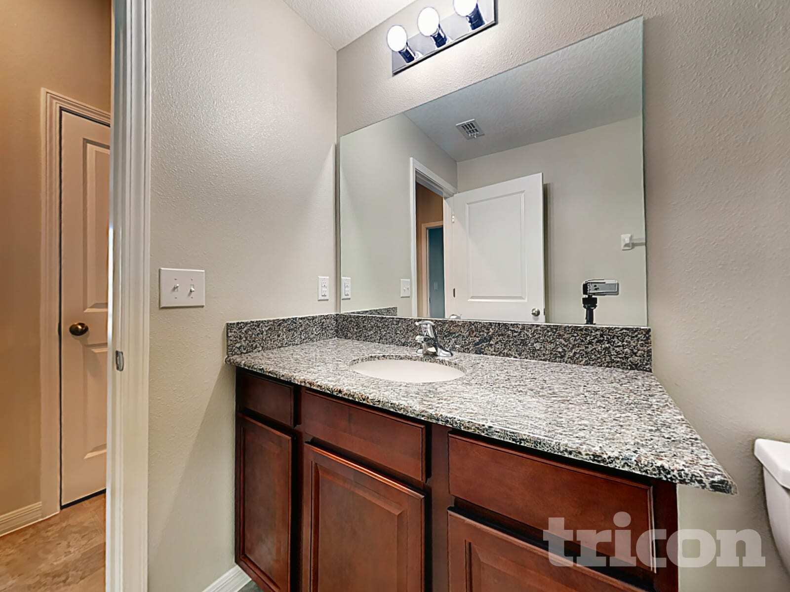 Building Photo - 1618 Broad Winged Hawk Dr