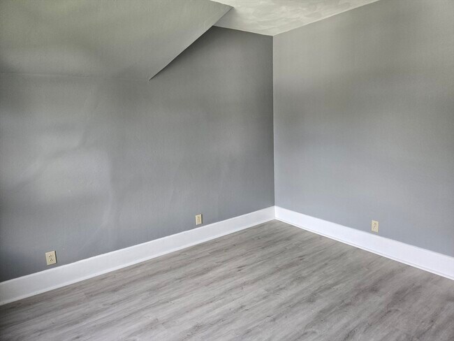 Building Photo - 10 Pinehill St