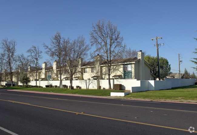 Building Photo - Laguna Knolls