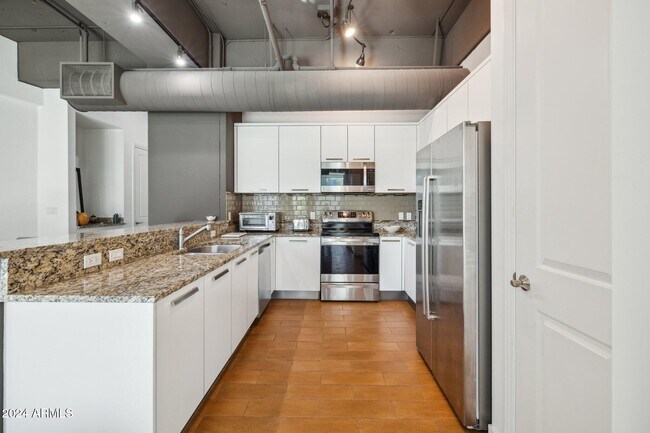 Building Photo - 1 E Lexington Ave