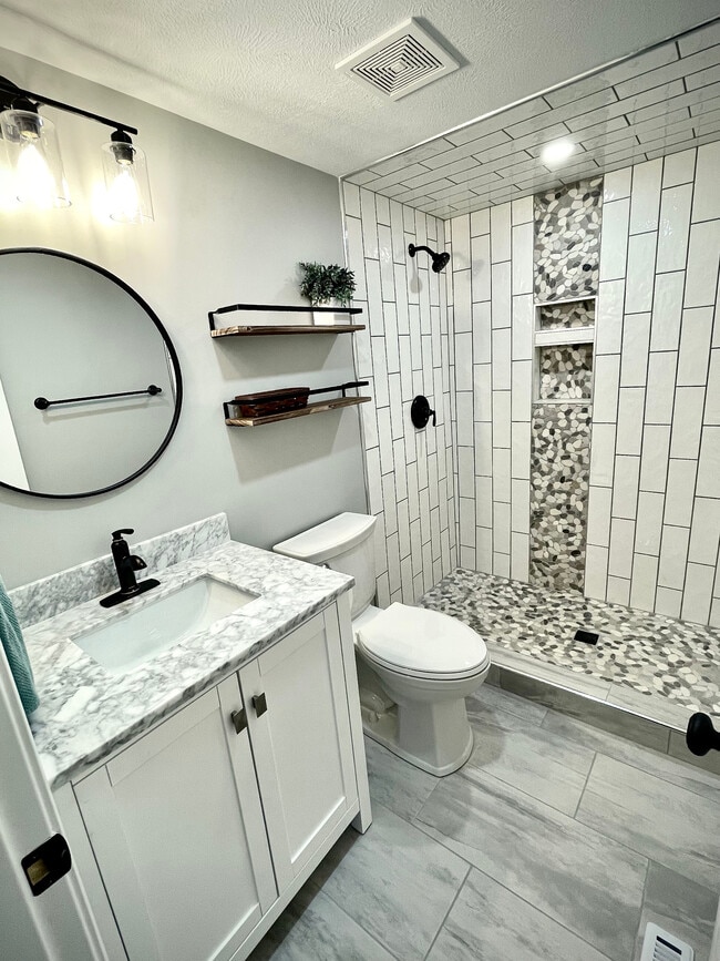 Building Photo - 7507 S 147th St