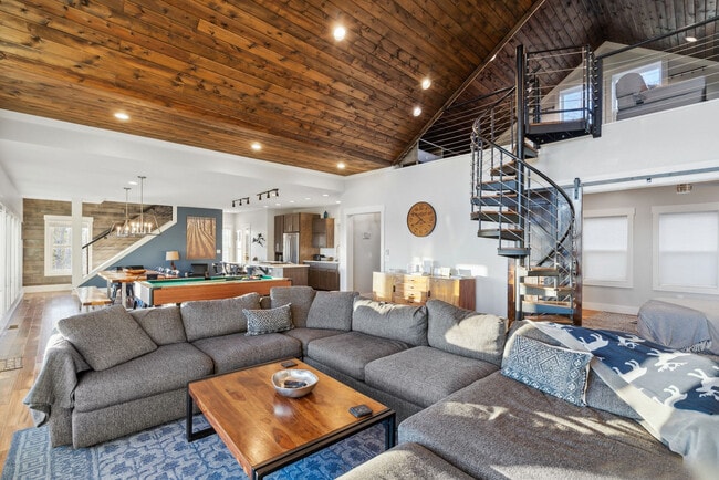 Building Photo - 140 Mystic Ridge Dr