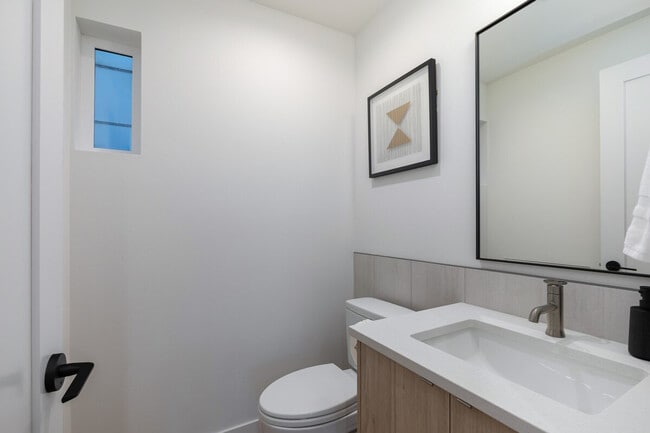 Building Photo - 129 11th Ave E