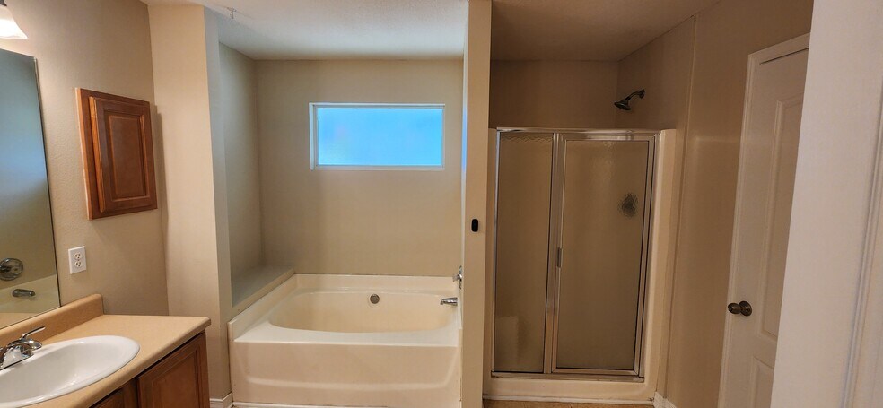 Building Photo - 2318 Tall Oak Dr
