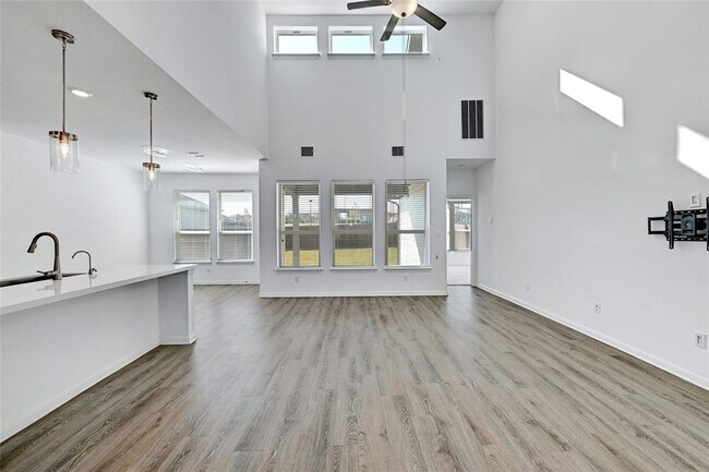 Building Photo - 6411 Velvet Leaf Ln