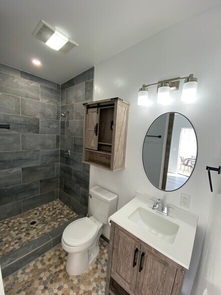 Bathroom - 433 S Fairview St