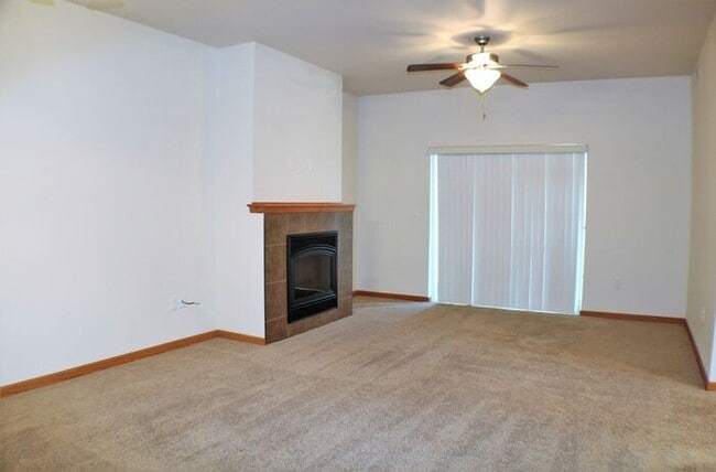 Building Photo - $1,305 | 2 Bedroom, 2 Bathroom | PET Frien...
