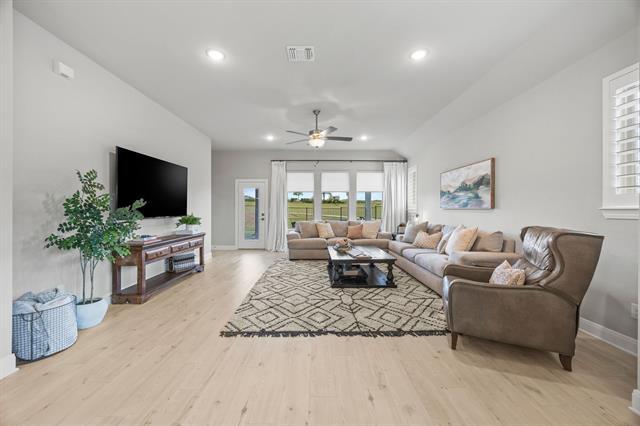 Building Photo - 2102 Clearwater Way