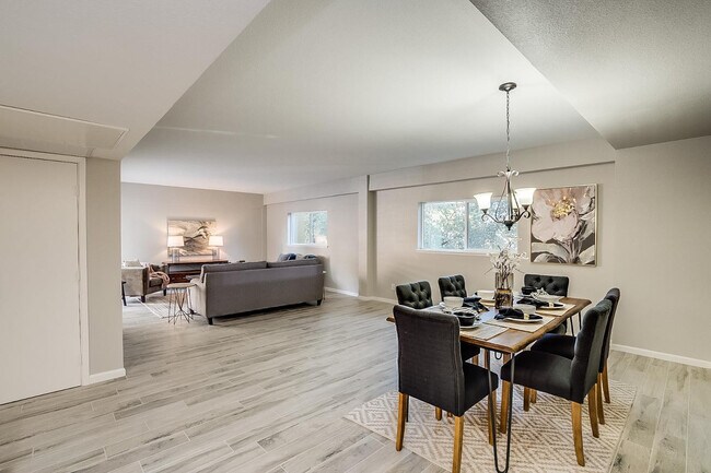 Building Photo - 351 E Thomas Rd