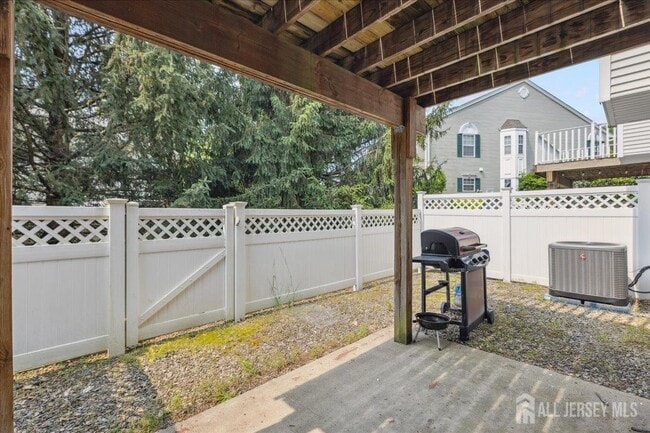 Building Photo - 302 Berkshire Dr