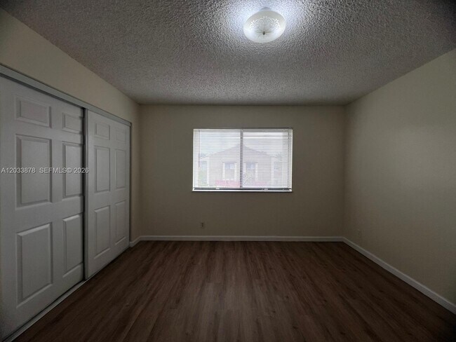 Building Photo - 3211 Coral Ridge Dr