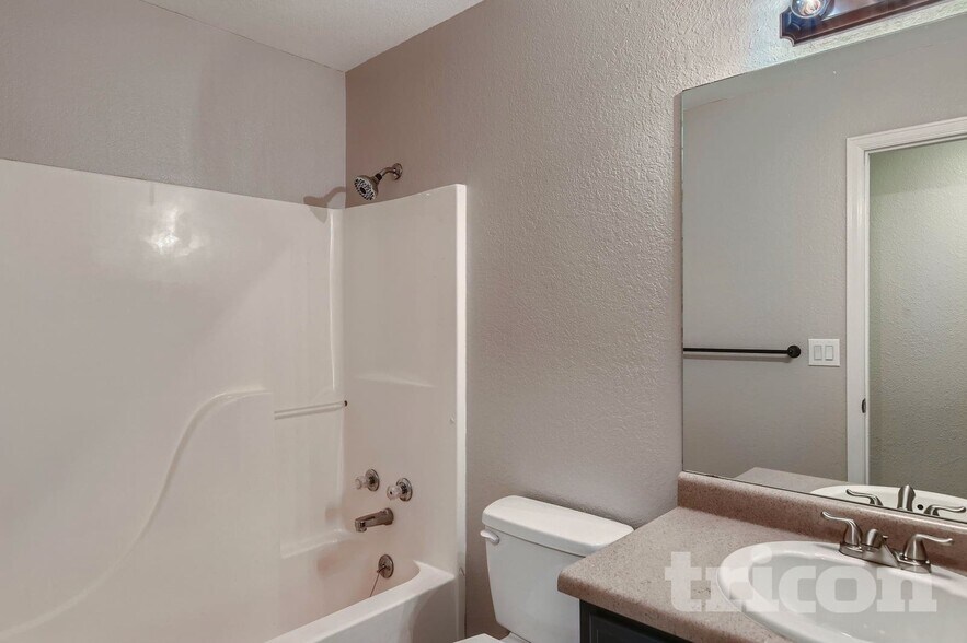 Building Photo - 115 N 42nd Ave