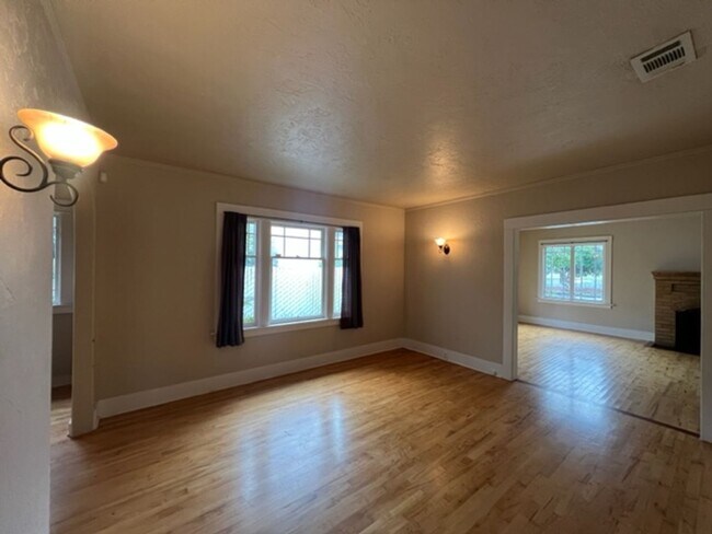 Building Photo - 2520 H St