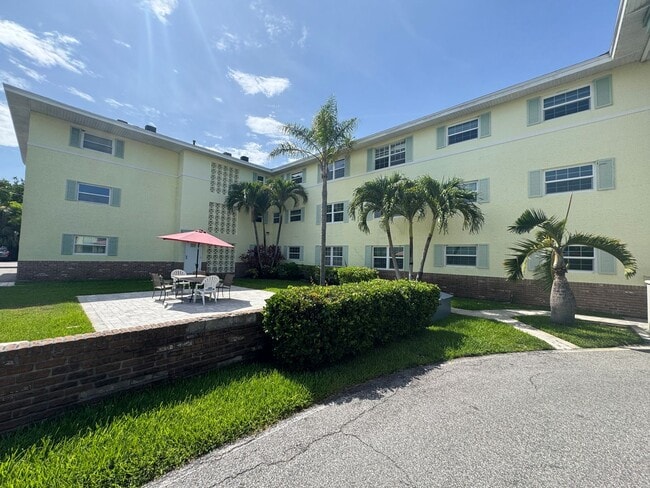 Building Photo - 2BR 2BA CONDO LOCATED CLOSE TO PORT CANAVERAL