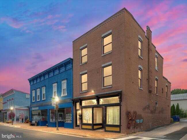 Building Photo - 401 E Main St
