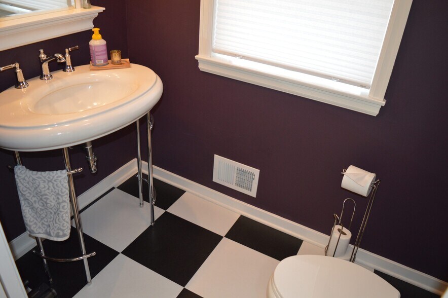 Building Photo - 7002 Hubbard Ave