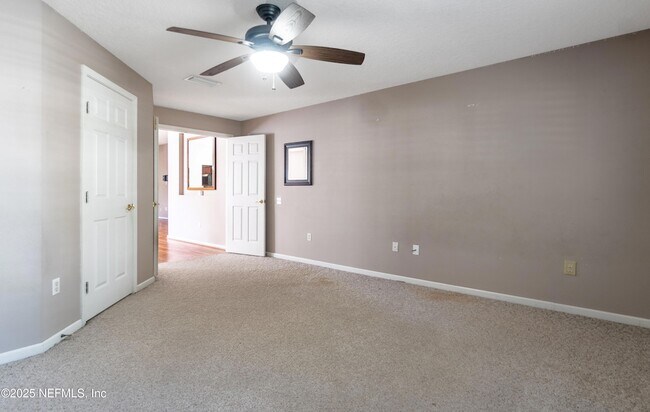 Building Photo - 1325 Fairway Village Dr