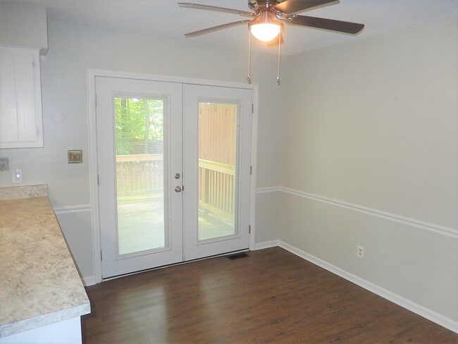 Building Photo - 6720 Glendower Rd