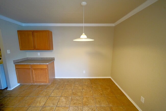 Building Photo - Charming 4-Bedroom, 2.5-Bathroom Home in C...