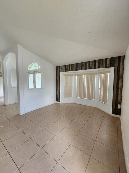 Fromal living room - 1007 Deddington Pl