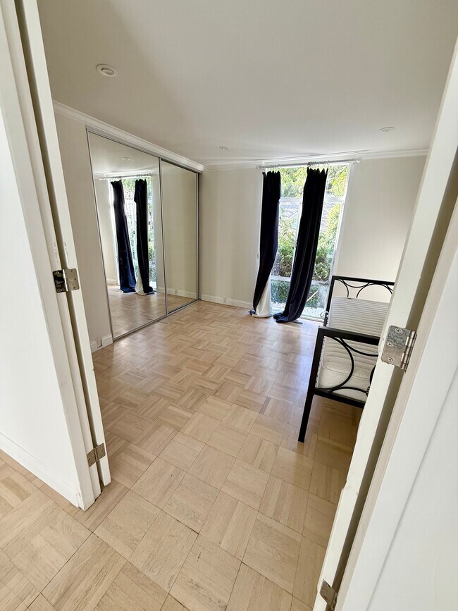 Building Photo - 936 Chantilly Rd