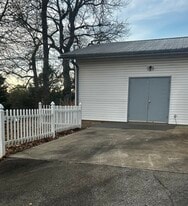 Building Photo - 1758 Willingham Ave