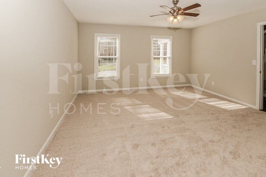 Building Photo - 6831 Van De Rohe Dr