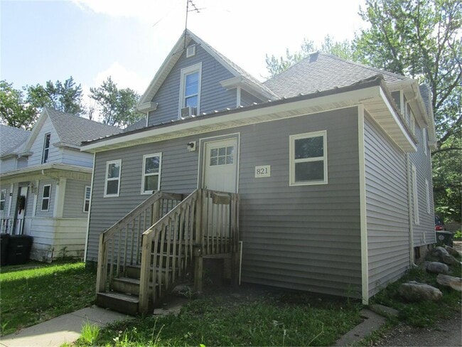 Primary Photo - 821 W 1st St