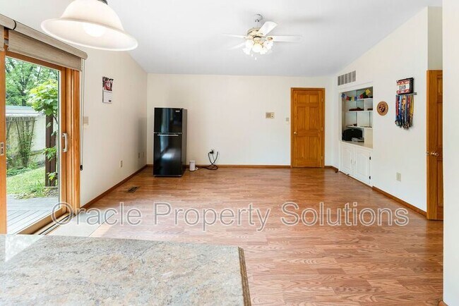 Building Photo - 5360 Red Lake Ct