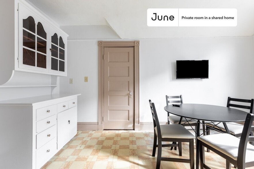 Building Photo - Room in Shared 3 bed/1 bath home in Roxbury