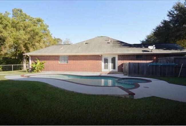 Building Photo - 414 Live Oak Ln