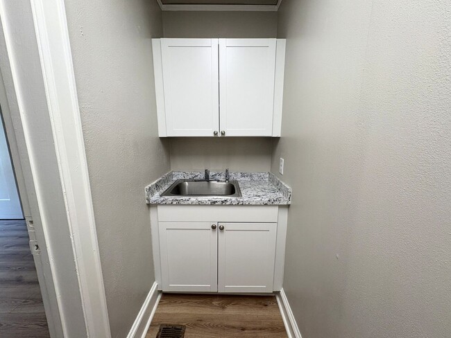 Building Photo - AVAILABLE AUGUST 2026!