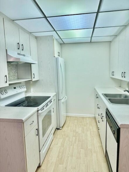 Building Photo - 3063 Ainslie Dr