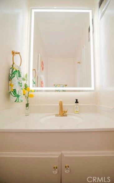 Building Photo - 8710 Delgany Ave