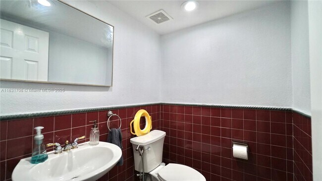 Building Photo - 741 E Coco Plum Cir