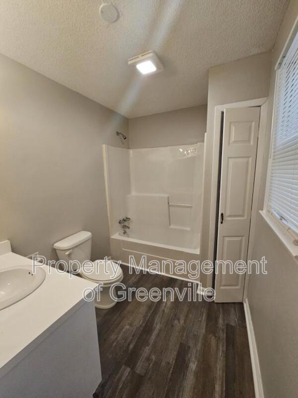 Building Photo - 510 Woodside Ln
