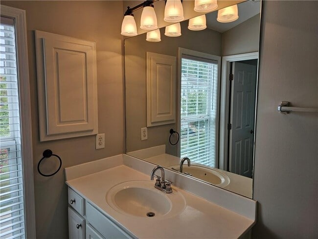Building Photo - 1021 Thornborough Dr