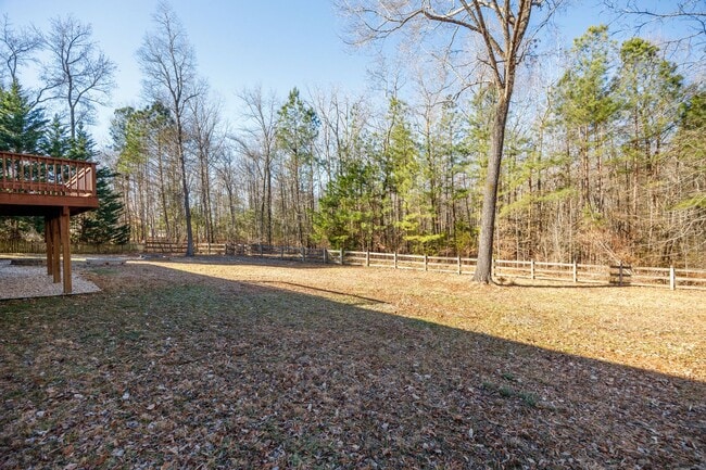 Building Photo - Bright and Spacious 3 Bedroom Home in Chesterfield ***Available Early March***