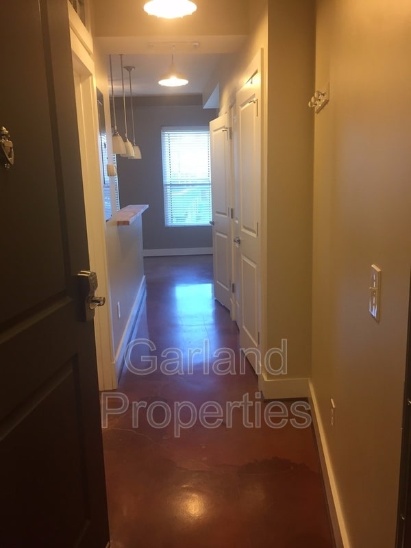 Building Photo - 425 Campbell Ave SW