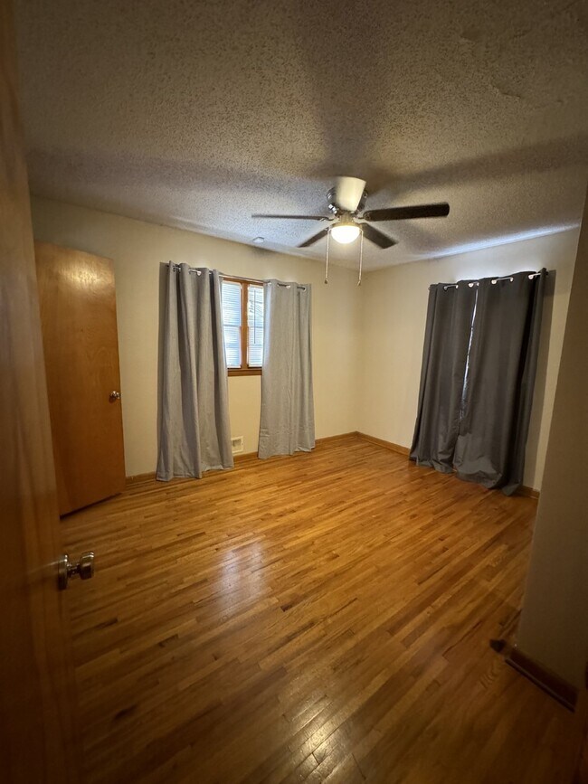 Building Photo - 2322 W 29th St S