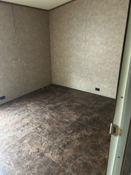 Building Photo - 3379 Family Dr