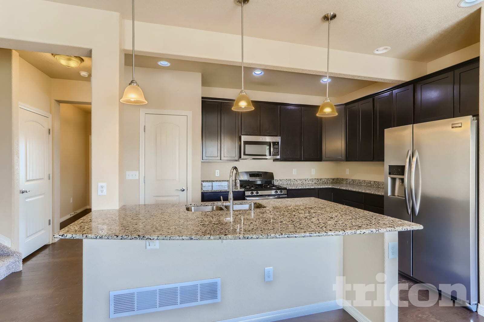 Building Photo - 688 Arches Ct