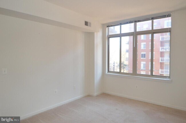 Building Photo - 4490 Market Commons Dr