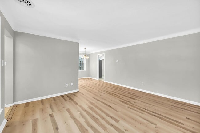 Building Photo - 1386 Eastwood Ave