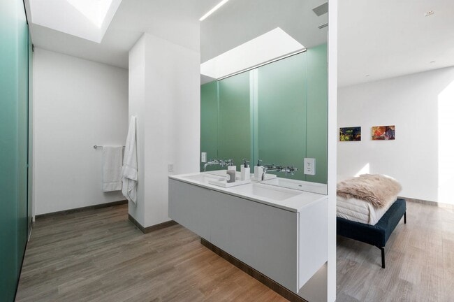 Building Photo - 214 Tucker St