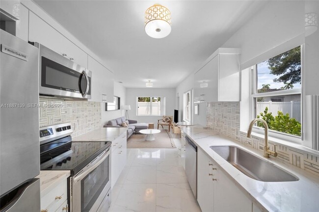 Building Photo - 1625 Hollywood Blvd