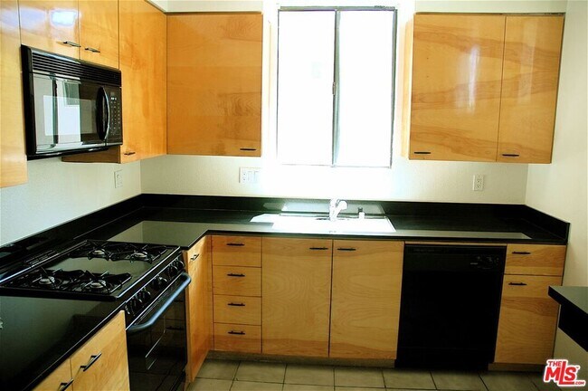 Building Photo - 3675 Keystone Av