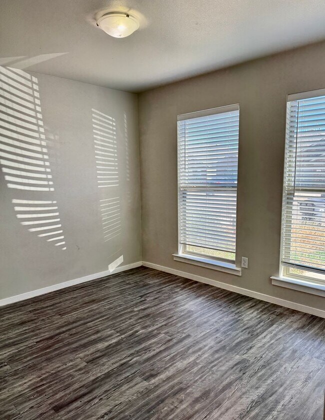 Building Photo - 2121 N Avenue J